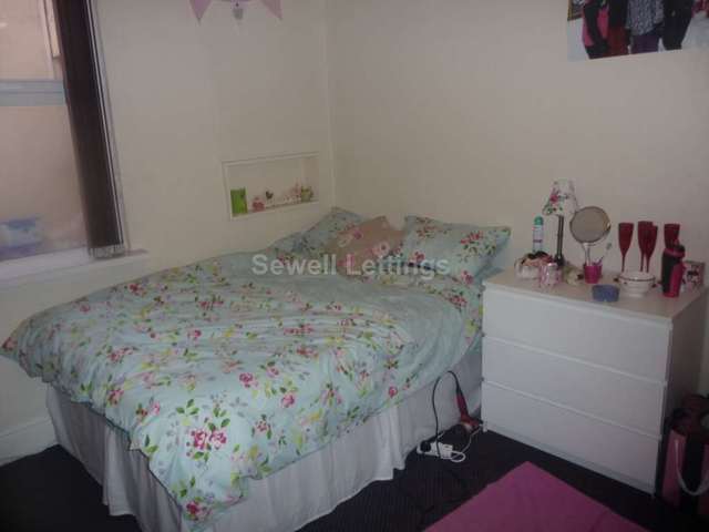  Image of 7 bedroom Detached house to rent in Addington Road Reading RG1 at Addington Road  Reading, RG1 5PX