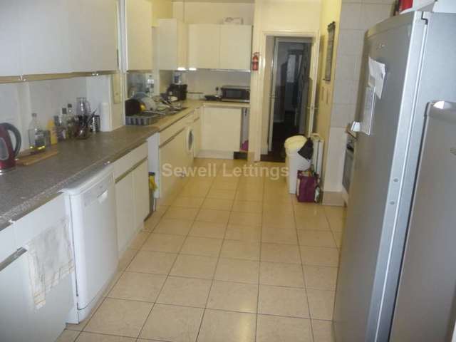  Image of 7 bedroom Detached house to rent in Addington Road Reading RG1 at Addington Road  Reading, RG1 5PZ