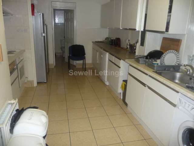  Image of 7 bedroom Detached house to rent in Addington Road Reading RG1 at Addington Road  Reading, RG1 5PZ