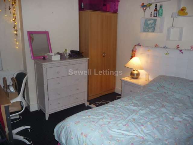  Image of 7 bedroom Detached house to rent in Addington Road Reading RG1 at Addington Road  Reading, RG1 5PZ