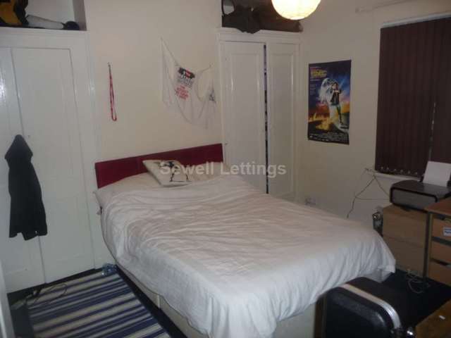  Image of 7 bedroom Detached house to rent in Addington Road Reading RG1 at Addington Road  Reading, RG1 5PZ