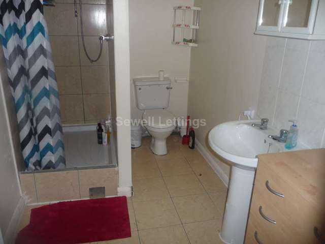  Image of 7 bedroom Detached house to rent in Addington Road Reading RG1 at Addington Road  Reading, RG1 5PZ