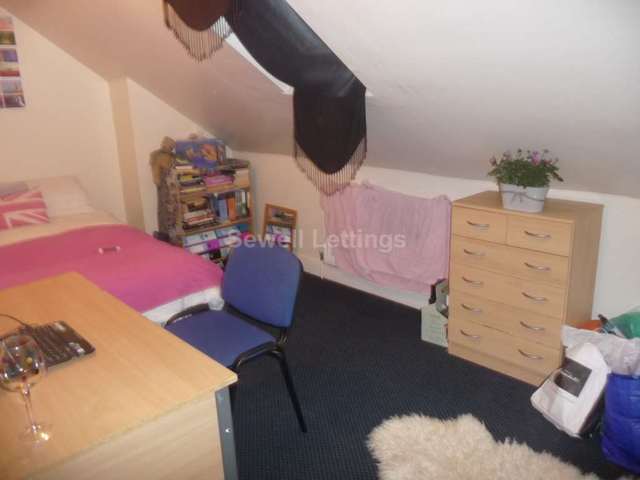  Image of 7 bedroom Detached house to rent in Addington Road Reading RG1 at Addington Road  Reading, RG1 5PZ
