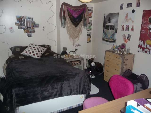  Image of 7 bedroom Detached house to rent in Addington Road Reading RG1 at Addington Road  Reading, RG1 5PZ