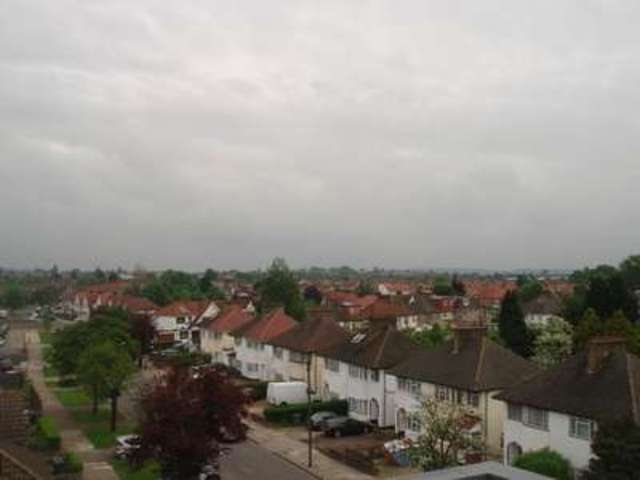  Image of 2 bedroom Flat for sale in Kenton Road Harrow HA3 at Kenton Road  Harrow, HA3 9BH
