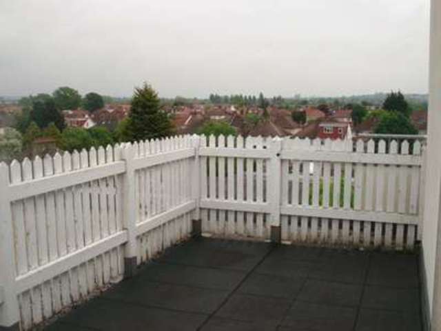  Image of 2 bedroom Flat for sale in Kenton Road Harrow HA3 at Kenton Road  Harrow, HA3 9BH