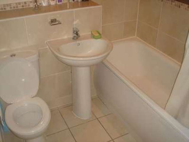  Image of 2 bedroom Flat for sale in Kenton Road Harrow HA3 at Kenton Road  Harrow, HA3 9BH
