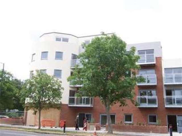  Image of 2 bedroom Flat to rent in Kenton Road Harrow HA3 at Kenton Road  Harrow, HA3 9BH