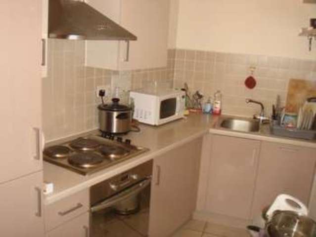  Image of 2 bedroom Flat to rent in Kenton Road Harrow HA3 at Kenton Road  Harrow, HA3 9BH