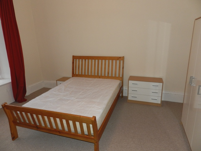  Image of 2 bedroom Flat to rent in Albert Avenue Glasgow G42 at Queens Park Glasgow Glasgow, G42 8RE