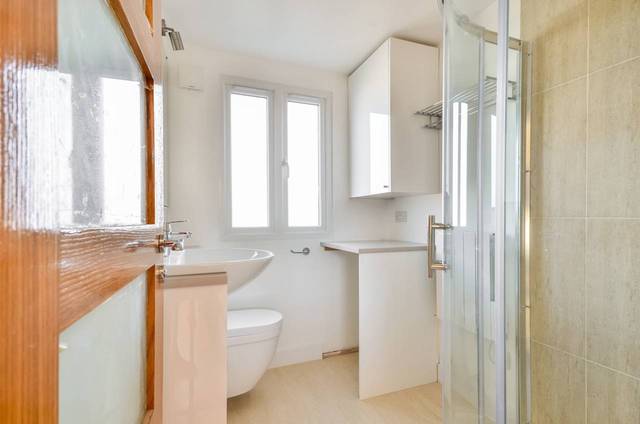  Image of Studio flat to rent in Albert Road Mitcham CR4 at Albert Road  Mitcham, CR4 4AL