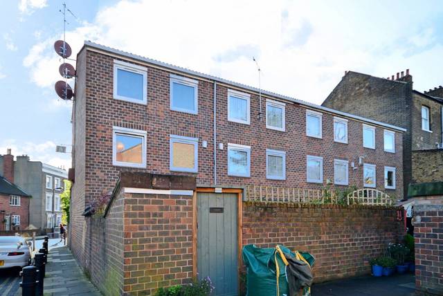  Image of 3 bedroom Flat for sale in Albion Grove London N16 at Albion Grove  Stoke Newington, N16 8RE