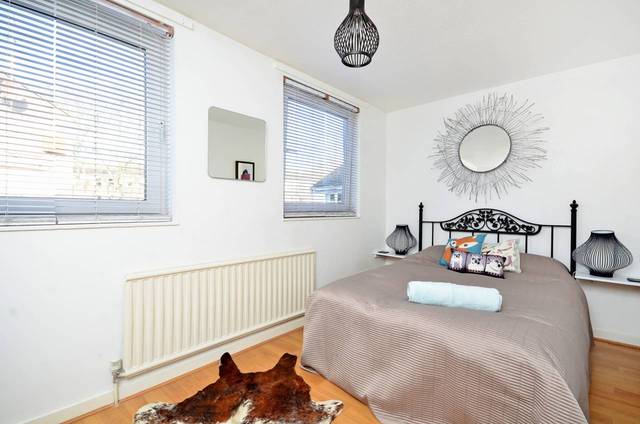  Image of 3 bedroom Flat for sale in Albion Grove London N16 at Albion Grove  Stoke Newington, N16 8RE