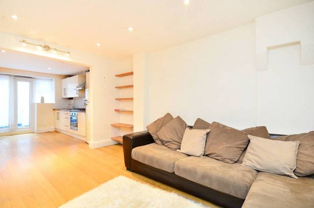  Image of 1 bedroom Flat for sale in Albion Parade London N16 at Albion Parade  Stoke Newington, N16 9LD