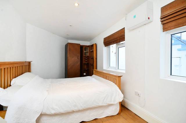  Image of 1 bedroom Flat for sale in Albion Parade London N16 at Albion Parade  Stoke Newington, N16 9LD