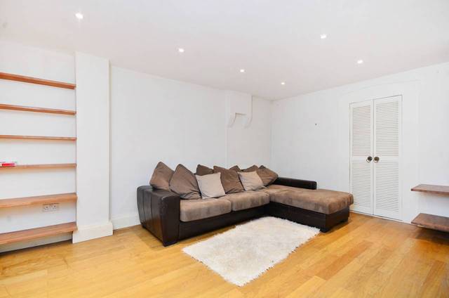  Image of 1 bedroom Flat for sale in Albion Parade London N16 at Albion Parade  Stoke Newington, N16 9LD