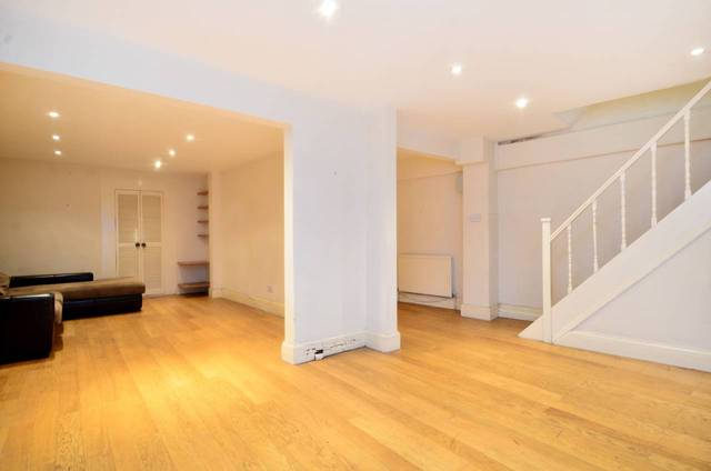  Image of 1 bedroom Flat for sale in Albion Parade London N16 at Albion Parade  Stoke Newington, N16 9LD