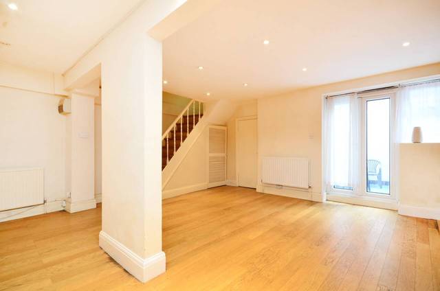  Image of 1 bedroom Flat for sale in Albion Parade London N16 at Albion Parade  Stoke Newington, N16 9LD