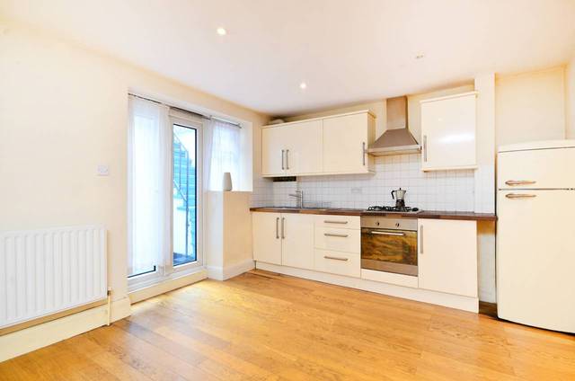  Image of 1 bedroom Flat for sale in Albion Parade London N16 at Albion Parade  Stoke Newington, N16 9LD