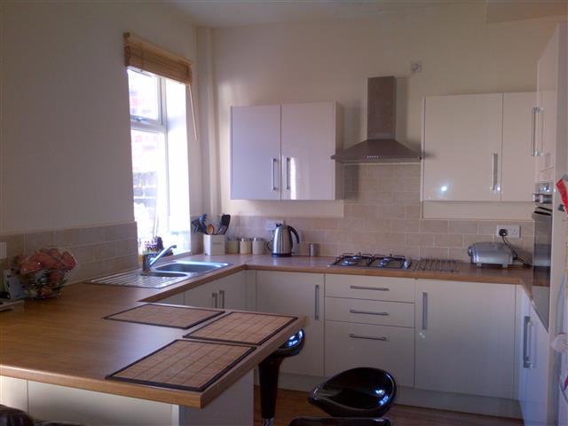  Image of 4 bedroom Terraced house to rent in Alderson Road Wavertree Liverpool L15 at Wavertree  Liverpool, L15 2HL