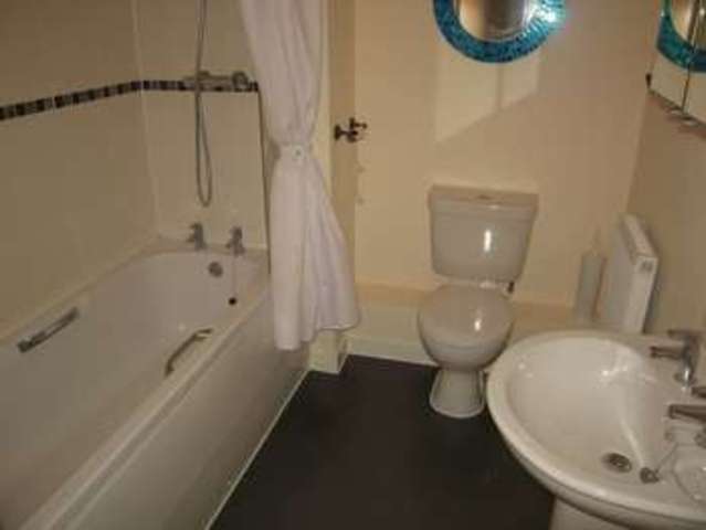  Image of 2 bedroom Flat to rent in Alexander Square Eastleigh SO50 at Alexander Square  Eastleigh, SO50 4BX