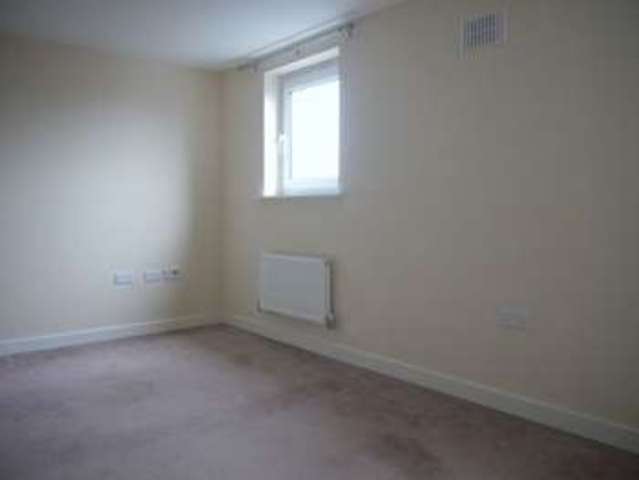  Image of 1 bedroom Flat to rent in Alexander Square Eastleigh SO50 at Alexander Square  Eastleigh, SO50 4BX