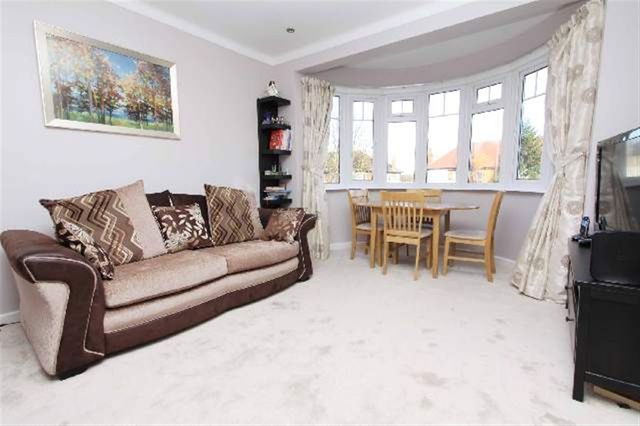  Image of 2 bedroom Flat to rent in Alexandra Avenue South Harrow Harrow HA2 at Alexandra Avenue Rayners lane Rayners lane, HA2 9DT