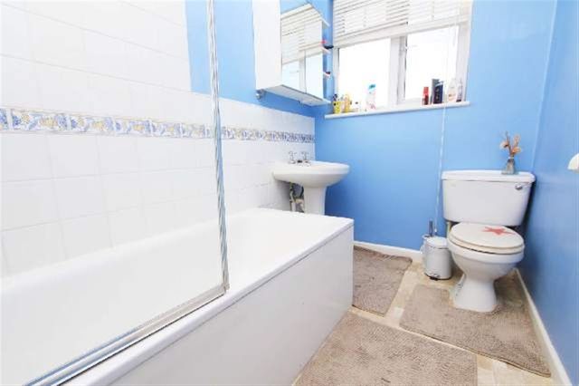  Image of 2 bedroom Flat to rent in Alexandra Avenue South Harrow Harrow HA2 at Alexandra Avenue Rayners lane Rayners lane, HA2 9DT