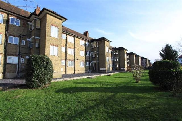  Image of 2 bedroom Flat to rent in Alexandra Avenue South Harrow Harrow HA2 at Alexandra Avenue Rayners lane Rayners lane, HA2 9DT
