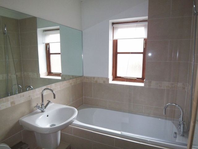  Image of 1 bedroom Flat to rent in Alexandra Road Englefield Green Egham TW20 at Alexandra Road Englefield Green Egham, TW20 0RR