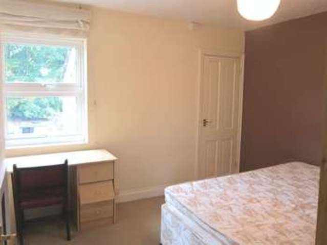  Image of 6 bedroom Semi-Detached house to rent in Alexandra Road Englefield Green Egham TW20 at Alexandra Road Englefield Green Egham, TW20 0RR