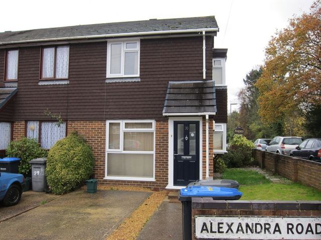  Image of 1 bedroom Flat to rent in Alexandra Road Englefield Green Egham TW20 at Alexandra Road Englefield Green Egham, TW20 0RP