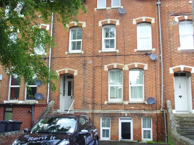  Image of 2 bedroom Flat to rent in Alexandra Road Gloucester GL1 at Alexandra Road  Gloucester, GL1 3DR