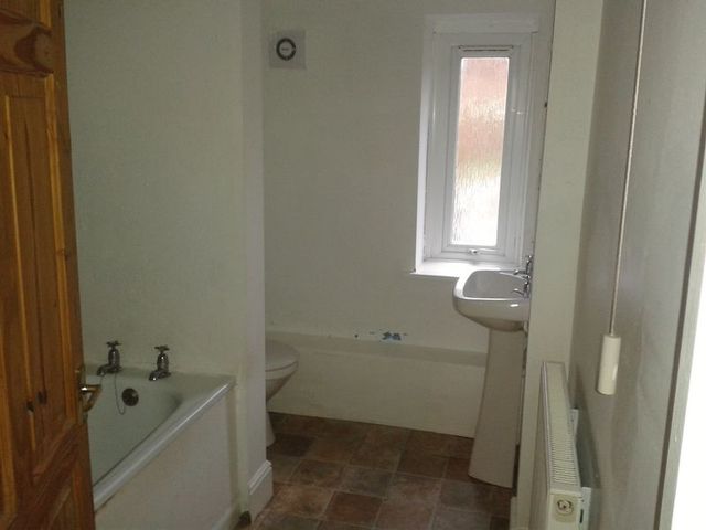  Image of 2 bedroom Flat to rent in Alexandra Road Gloucester GL1 at Alexandra Road  Gloucester, GL1 3DR