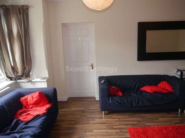  Image of 10 bedroom Detached house to rent in Alexandra Road Reading RG1 at Alexandra Road  Reading, RG1 5PE