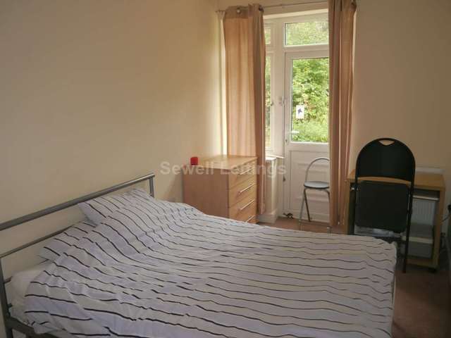  Image of 10 bedroom Detached house to rent in Alexandra Road Reading RG1 at Alexandra Road  Reading, RG1 5PE