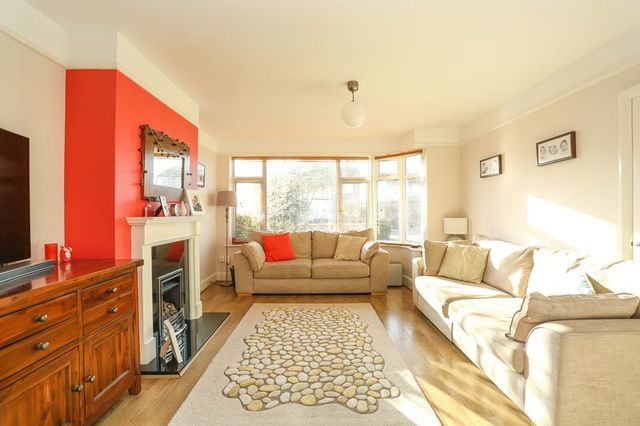  Image of 5 bedroom Semi-Detached house for sale in Alinora Avenue Goring-by-Sea Worthing BN12 at Alinora Avenue Goring-By-Sea Worthing, BN12 4ND