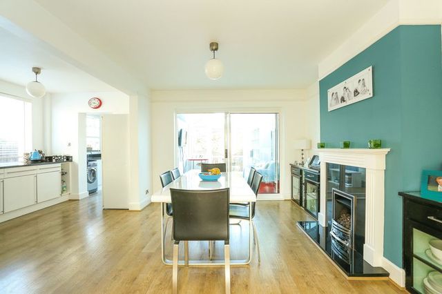  Image of 5 bedroom Semi-Detached house for sale in Alinora Avenue Goring-by-Sea Worthing BN12 at Alinora Avenue Goring-By-Sea Worthing, BN12 4ND