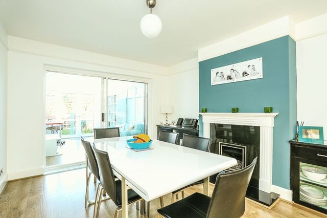  Image of 5 bedroom Semi-Detached house for sale in Alinora Avenue Goring-by-Sea Worthing BN12 at Alinora Avenue Goring-By-Sea Worthing, BN12 4ND