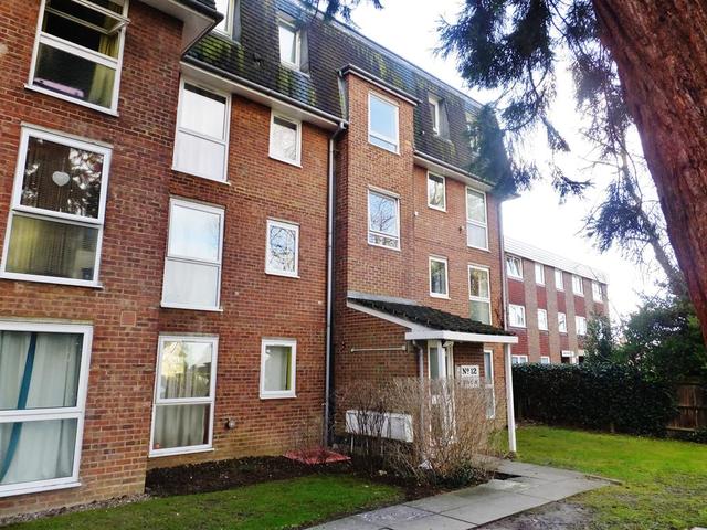  Image of 2 bedroom Flat to rent in All Saints Road Sutton SM1 at Sutton Surrey Sutton, SM1 3DB