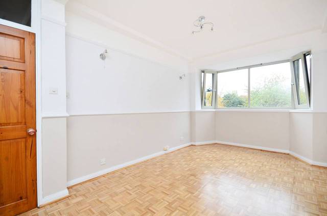  Image of 3 bedroom Flat for sale in Allen Road London N16 at Allen Road  Stoke Newington, N16 8SB