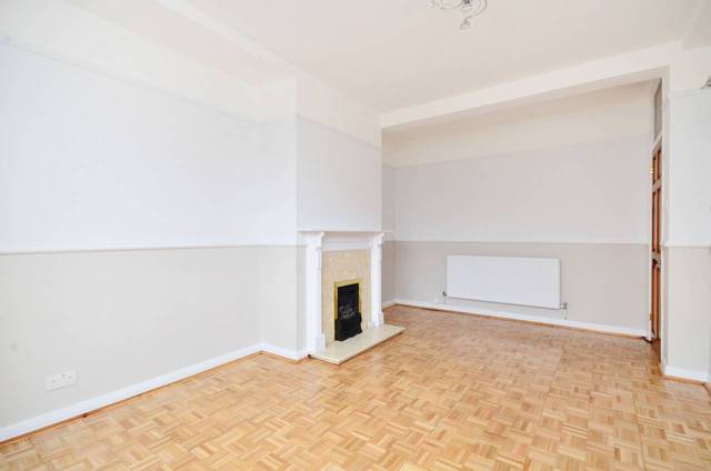  Image of 3 bedroom Flat for sale in Allen Road London N16 at Allen Road  Stoke Newington, N16 8SB
