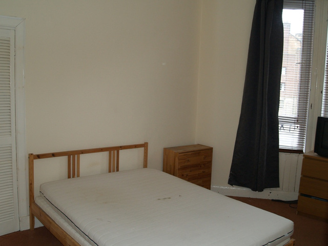 Image of 1 bedroom Flat to rent in Allison Street Glasgow G42 at Queens Park Glasgow Glasgow, G42 8NE