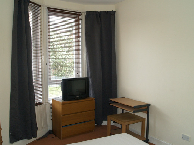  Image of 1 bedroom Flat to rent in Allison Street Glasgow G42 at Queens Park Glasgow Glasgow, G42 8NE