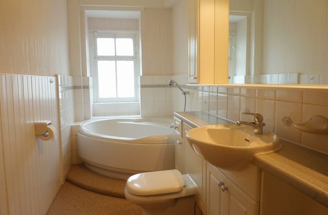  Image of 2 bedroom Flat to rent in Alva Street West End Edinburgh EH2 at West End Edinburgh Edinburgh, EH2 4PY