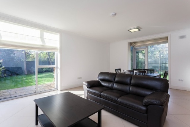  Image of 3 bedroom Flat to rent in Amherst Road London W13 at Amherst Road  London, W13 8LX