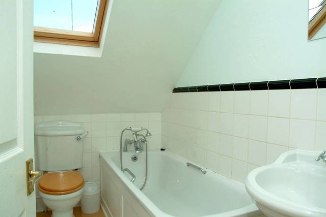  Image of 3 bedroom Flat for sale in Amhurst Park London N16 at Amhurst Park  Stamford Hill, N16 5AR