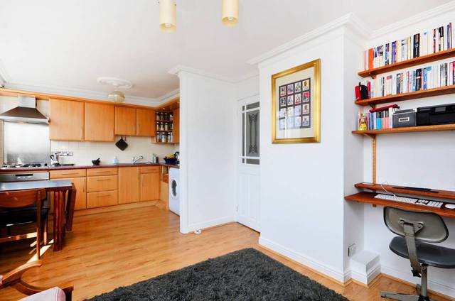  Image of 2 bedroom Flat for sale in Amhurst Road London N16 at Amhurst Road  Stoke Newington, N16 7UX