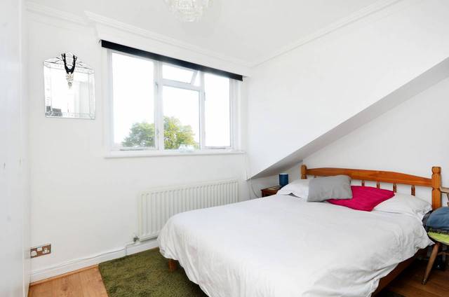  Image of 2 bedroom Flat for sale in Amhurst Road London N16 at Amhurst Road  Stoke Newington, N16 7UX
