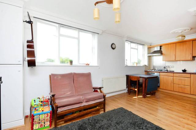  Image of 2 bedroom Flat for sale in Amhurst Road London N16 at Amhurst Road  Stoke Newington, N16 7UX